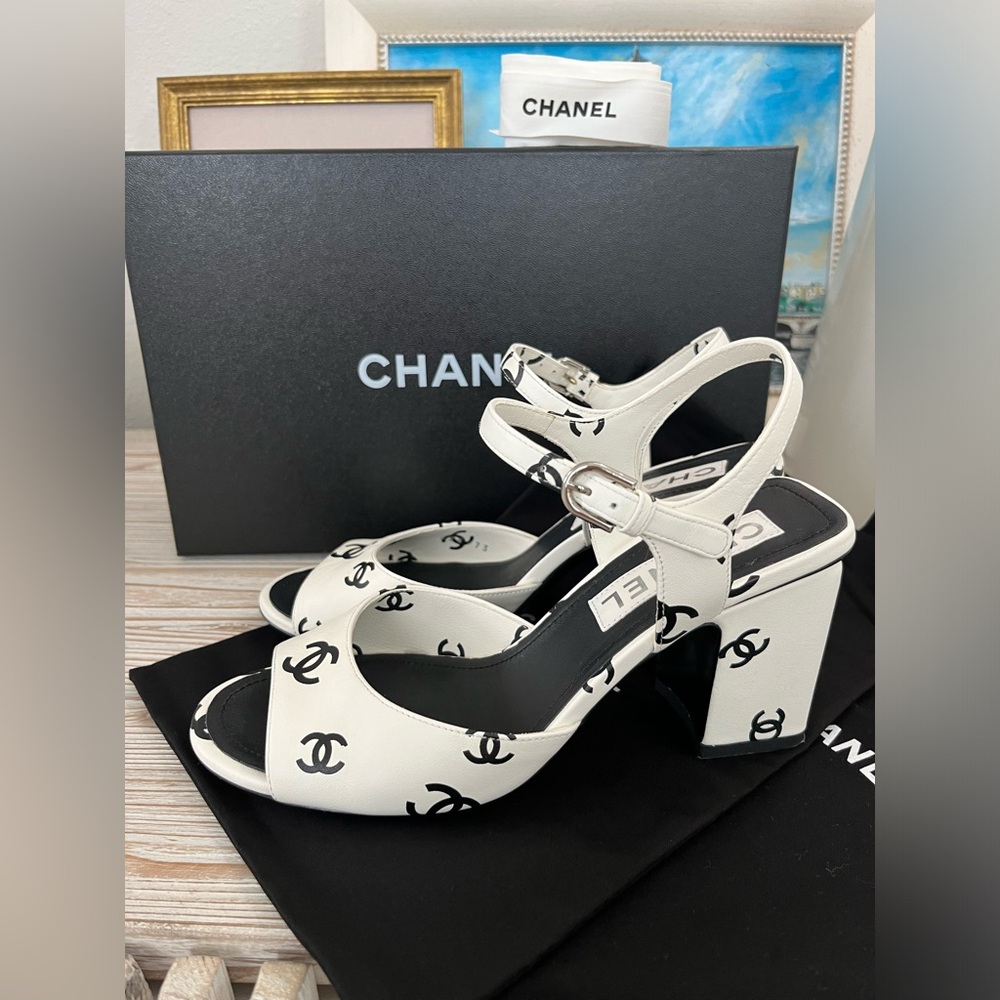 Chanel 22S White Black Lambskin CC Logo Platform Strap Block Heel Sandal 37